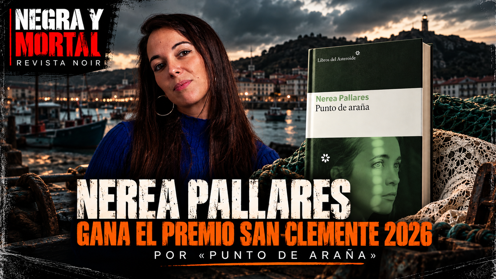 Nerea Pallares junto a la portada de «Punto de araña», novela ganadora del Premio San Clemente 2026, con un puerto gallego de fondo.